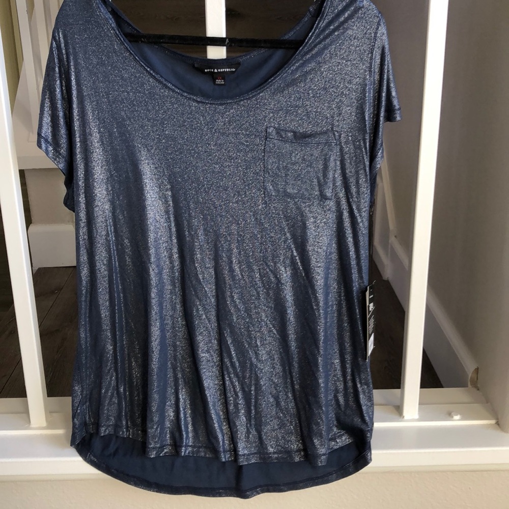NWT Rock & Rebublic Size 1X Blue glitter tee $10